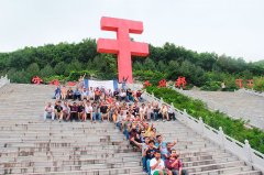 留学生不只倾听了毛丰美老率领村平易近“鸡叫